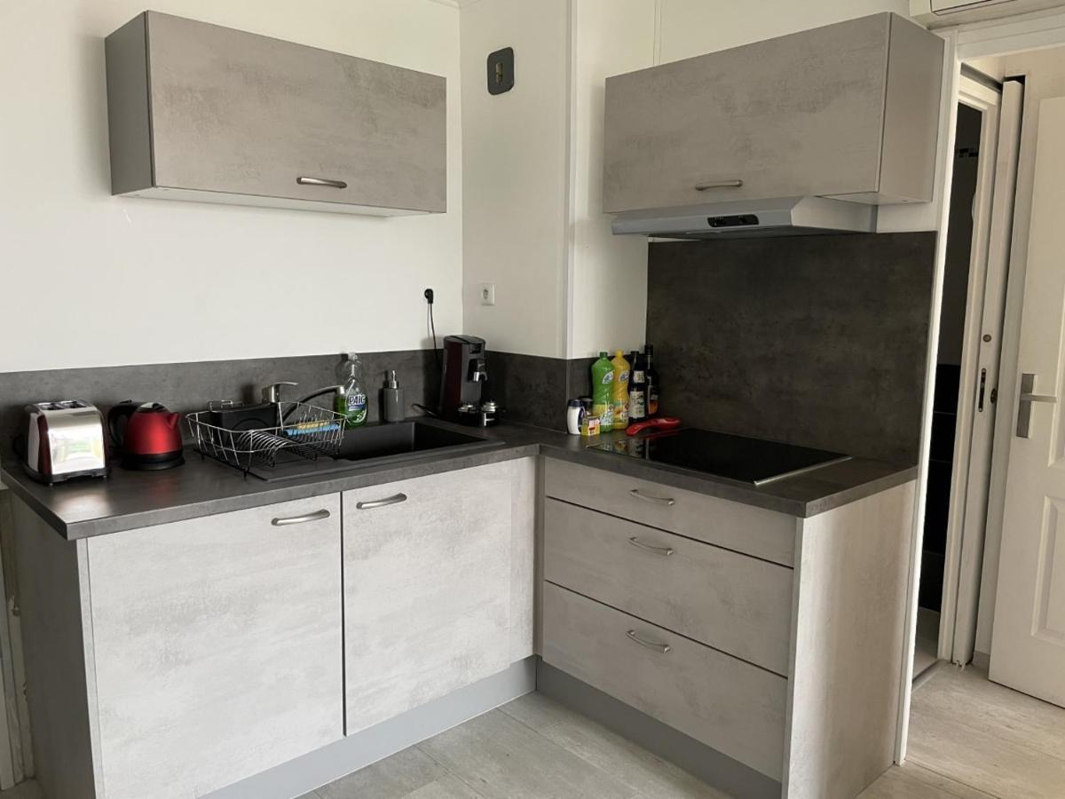 Bormes-Les-Mimosas - Appart 25M2 Avec Balcon - 4P Экстерьер фото